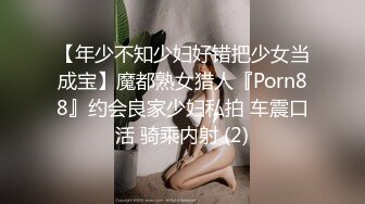 鼻环妞家中自拍表演舞姿