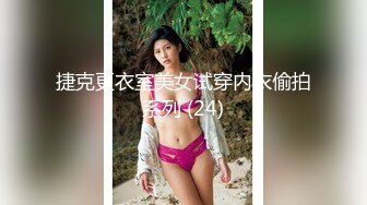 长相甜美00后萝莉嫩妹无毛一线天肥逼，开档黑丝翘起双腿掰穴给你看，揉捏奶子自摸一脸享受非常诱人