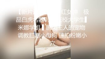 尹菲 一袭典雅多姿黑色吊裙 勾勒出别致诱人妩媚身姿