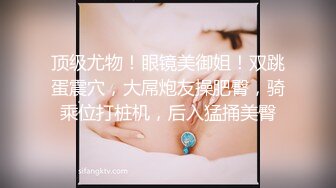 长发烈焰红唇新人美女，情趣装小短裙，掏出奶子揉捏晃动，翘起美臀掰穴，摆弄各种姿势，非常的诱人