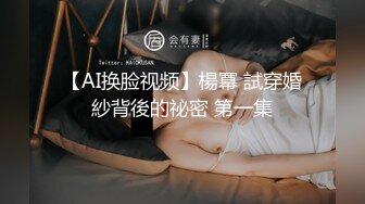 半老徐娘風韻猶存，穿著還很時髦，露臉一多大秀，這老逼就是敗火，隨便一摳淫水成河，看椅子上的一癱淫水就知道多騷