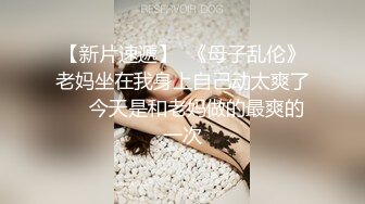 记录美妞翘着脚丫子吃着大鸡鸡