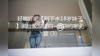 学校女浴室暗藏摄像头偷拍刚毕业分配过来的音乐老师洗澡,一边解胸罩一边站着尿尿,洗逼的手法独树一帜,犹如在弹吉他