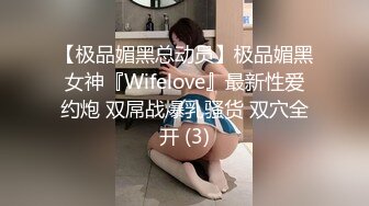  眼镜美眉 撅着屁屁被女友后入猛怼 操的眼镜都快掉了 撸射嘴巴起来鸡鸡 表情诱惑