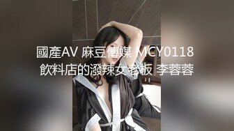 《极品CP魔手外购》火爆商场女厕4K镜头先拍脸再拍逼，各路年轻美女小姐姐拉屎撒尿，有看了就能硬的极品穴