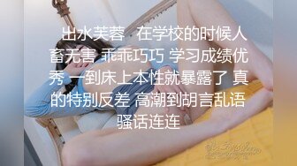 游乐场女厕全景偷拍三位女网红直播打卡 关注她后去她朋友圈扒她生活照 (3)