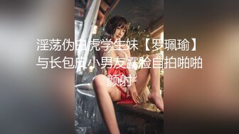 马路边上野战，下班高峰期。小姑娘胆子很大