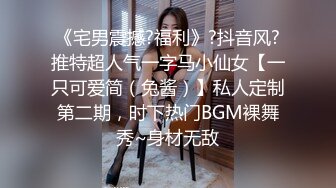 双女王的丝袜足交比赛，看谁先把自己的狗奴踩射！