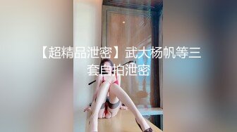 《极品CP魔手外购》集体公寓女厕双机位全景偸拍各种学生和上班族小姐姐方便，逼脸同框全身有美女有美逼 (13)