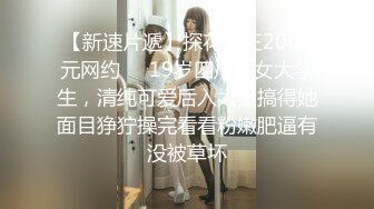   年轻学姐客厅深喉大屌，蹲下卖力，展现完美技