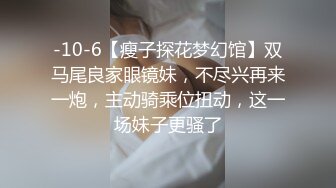 无毛小嫩妹没有被鸡巴操爽只好振动棒来帮忙 奶头是真的大