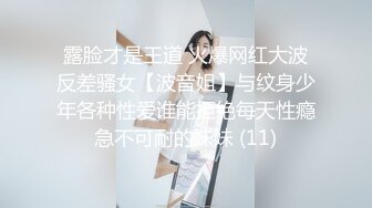 【新速片遞】  情趣黑丝熟女阿姨 啊啊好硬好舒服 老吊已经不能满足 自己在家弄个超大假鸡吧猛插骚逼 尿尿狂喷 