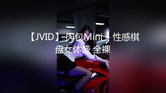 【全国探花】背带裤萌妹搞完穿好衣服想再来一炮，蹲着口交扒掉裤子上位骑乘猛操