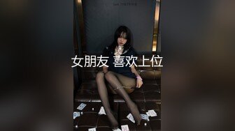 肉肉身材马尾熟女 撸硬在沙发上操 扶着屁股后入撞击