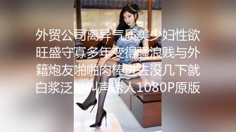 大神尾随偷拍美女裙底风光❤️少妇腿夹矿泉水瓶黑色窄内制服JK学妹逛街身材极品白色条纹内内可爱风沾着分泌物