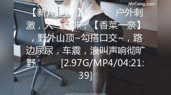 STP32145 高顏值黑絲露臉極品少婦的誘惑，跟狼友互動撩騷淫聲蕩語不斷，聽狼友指揮揉奶玩逼道具抽插，淫水多多好騷啊