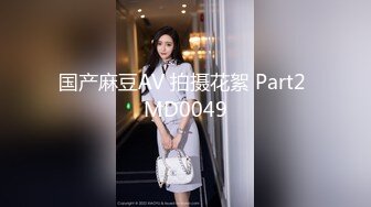 给00后学生拍照，结果她一屁股坐上来