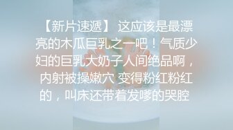 黑客破解家庭网络摄像头监控偷拍年轻辣妈喜欢洗完澡在客厅穿