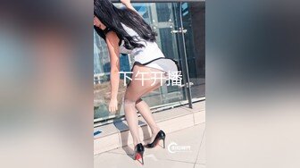 【新片速遞】  单位女厕全景偷拍美女御姐的极品小黑鲍