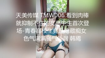 丰满的美女看的让人直流口水，掰开小穴尽情欣赏