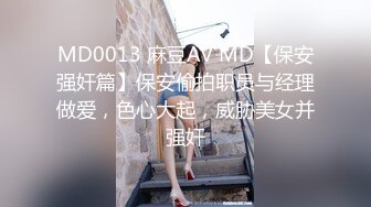 商场女厕全景偷拍挎包短裙美少妇前后围着她拍了一圈 (1)