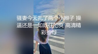 2021三月新流出厕拍大神酒吧全景无门女厕偷拍，清一色年轻小姐姐第15季气质眼镜美眉尿完逼逼有个白点