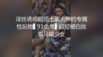 【新片速遞】 餐厅女厕全景偷拍多位美女嘘嘘❤️还有几个不错的美少妇