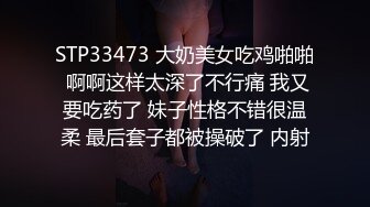 石榴裙下闻主人的骚逼，被美女用足踩鸡鸡儿，‘你是什么东西，你叫什么呀，你是主人的玩具’，美女踩射了！