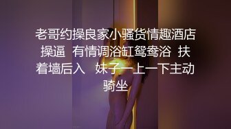 【新片速遞】  这样的00后小美女真是尤物啊 身材好销魂撩人，白色裹胸鼓胀饱满 前凸后翘精致肉体啪啪压上去抽插狠狠撞她