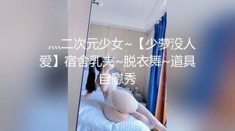 美容养生会所骚逼女技师给顾客做按摩身体服务偷怕真骚，漏着奶子给客服按摩给狼友看客户的大奶子自慰骚逼