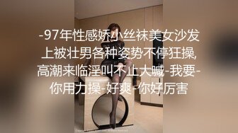  家里的淫妻骚母狗被大哥调教的真不错，乖巧听话丝袜高跟，跪着给大哥舔鸡巴