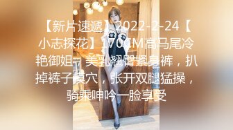 身高超过175CM的大长腿女神，穿着蓝色的紧身牛仔裤，尽显美腿