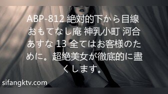 热门餐厅偷拍穿着绿裙子的美女 不知何事高兴的直跺脚