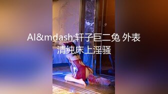 性感女神正和朋友视频聊天时男友突然扯掉女的胸罩要操B,女的奋力反抗！