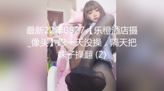 9月新流出大神潜入商场隔板女厕偷拍 美女尿尿打扮中性的短发美眉逼毛挺黑的