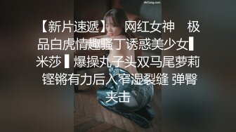 清纯乖巧邻家妹妹新买的学生制服，穿上给大家看，撩起里面穿着连体内裤