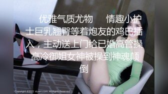  年轻小情侣条件艰苦也在坚持直播，无套啪啪姿势花样多最后射在肚子上