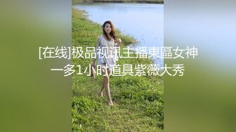 沉迷手遊的妹子一邊幫男友口交一邊玩GAME還真忙