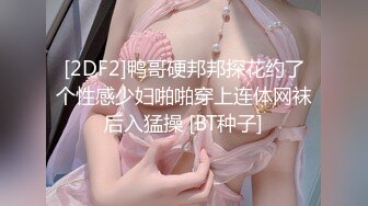 女友自慰，骚的不行