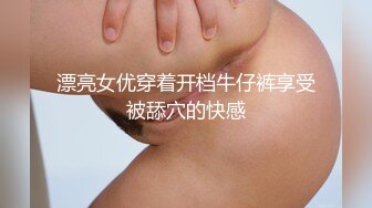 【新片速遞】风骚熟女户外公园勾搭闷骚大哥激情啪啪，全程露脸让大哥吃奶子，深喉大鸡巴开档黑丝直接后入爆草抽插好多水