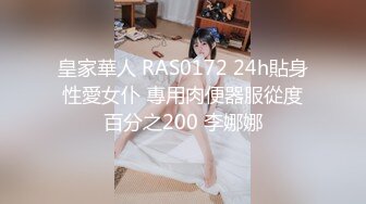 颜值不错红唇骚女【金牌小可】和炮友激情啪啪旁边还有个妹子观战，口交上位骑乘后入猛操非常诱人