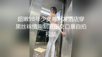 颜值不错的极品小姑娘，让小哥在镜头前刮干净了逼毛特写展示，全程露脸口交大鸡巴让小哥无套抽插