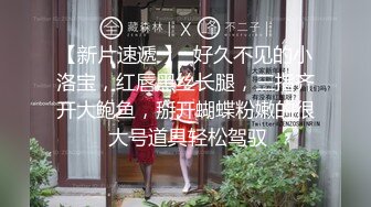   颜值不错的小少妇伺候两大哥激情啪啪，嘴里含着冰块把两鸡巴一起塞嘴里舔