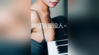 2023-10-22【深海探花】新晋老哥约良家人妻，聊天调情，张开双腿猛怼