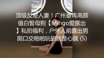 两个极品小妹全程露脸发骚互动狼友撩骚，听狼友指挥脱光光，奶子和逼逼都很嫩，跳蛋塞逼里浪叫呻吟，好刺激