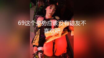  三女全程露脸大秀直播，两个御姐少妇带小姑娘直播大秀，拿着道具互相抽插骚穴让小妹妹