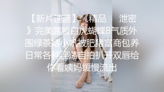 一手抓不过来的大奶子少妇跟小哥激情啪啪，让大哥后入爆草抽插无套玩弄，淫声荡语不断，露脸给大哥舔弄鸡巴