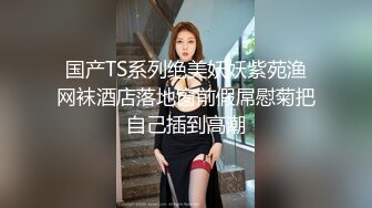 怎么来个两个猛一？翘臀乖乖学弟照样把两根鸡巴嗦得流精