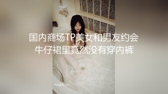 极品美女【十柒学姐】扶着桌子被炮友后入，黑丝美腿性感翘臀