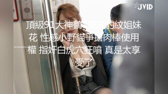 《重磅炸弹✿极限挑战》推特顶级露出艺术家，极品身材美少女白虎嫩妹【娜娜a真爱屋】地铁景区人群前各种露出，被小哥哥发现好尴尬